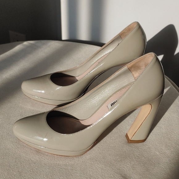 Miu Miu Curved Heel Platform Pumps - Picture 4 of 5